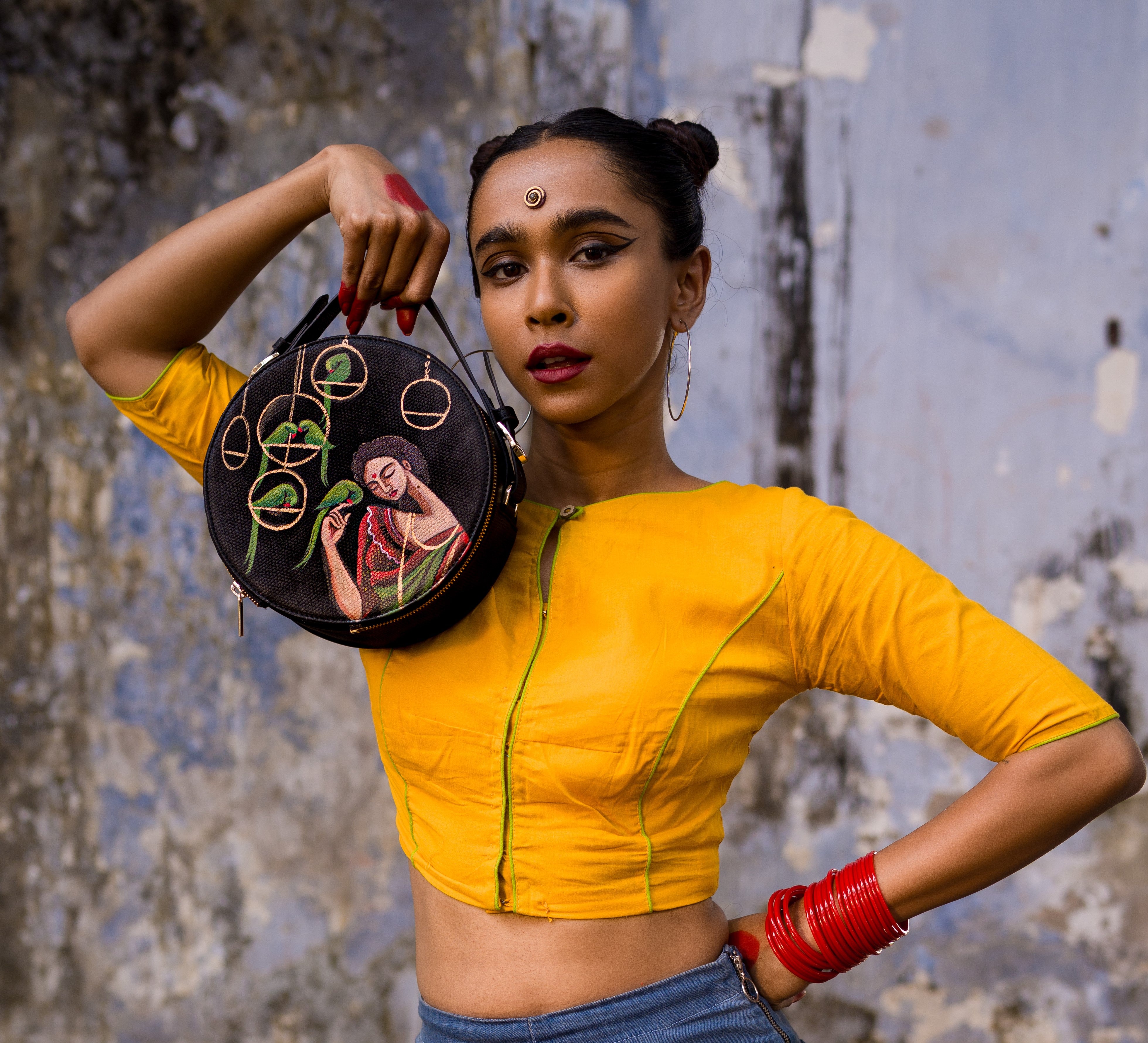 Uran Toli Round Sling Bag