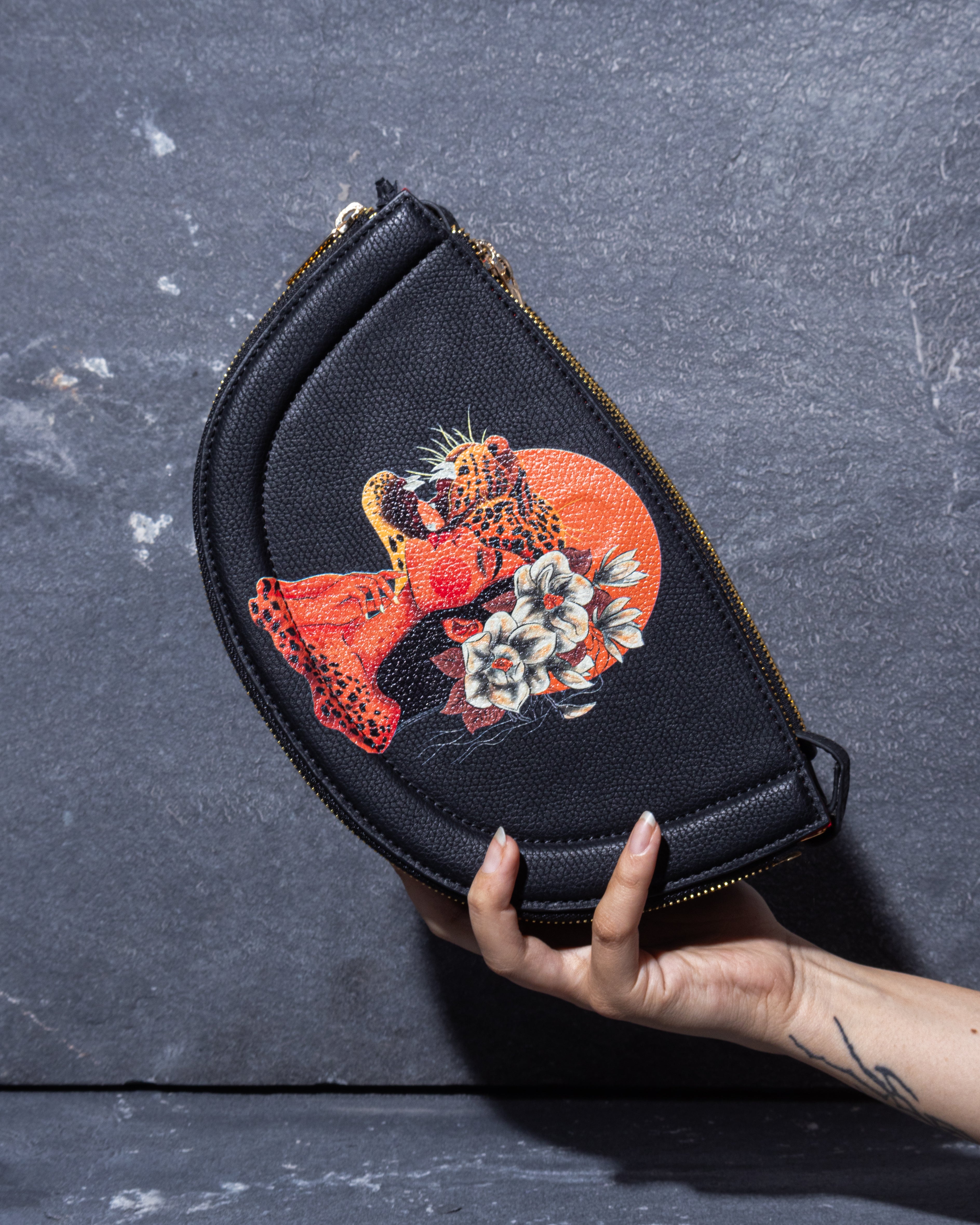 ANIMAL BUNDLE HALF MOON BAG Black
