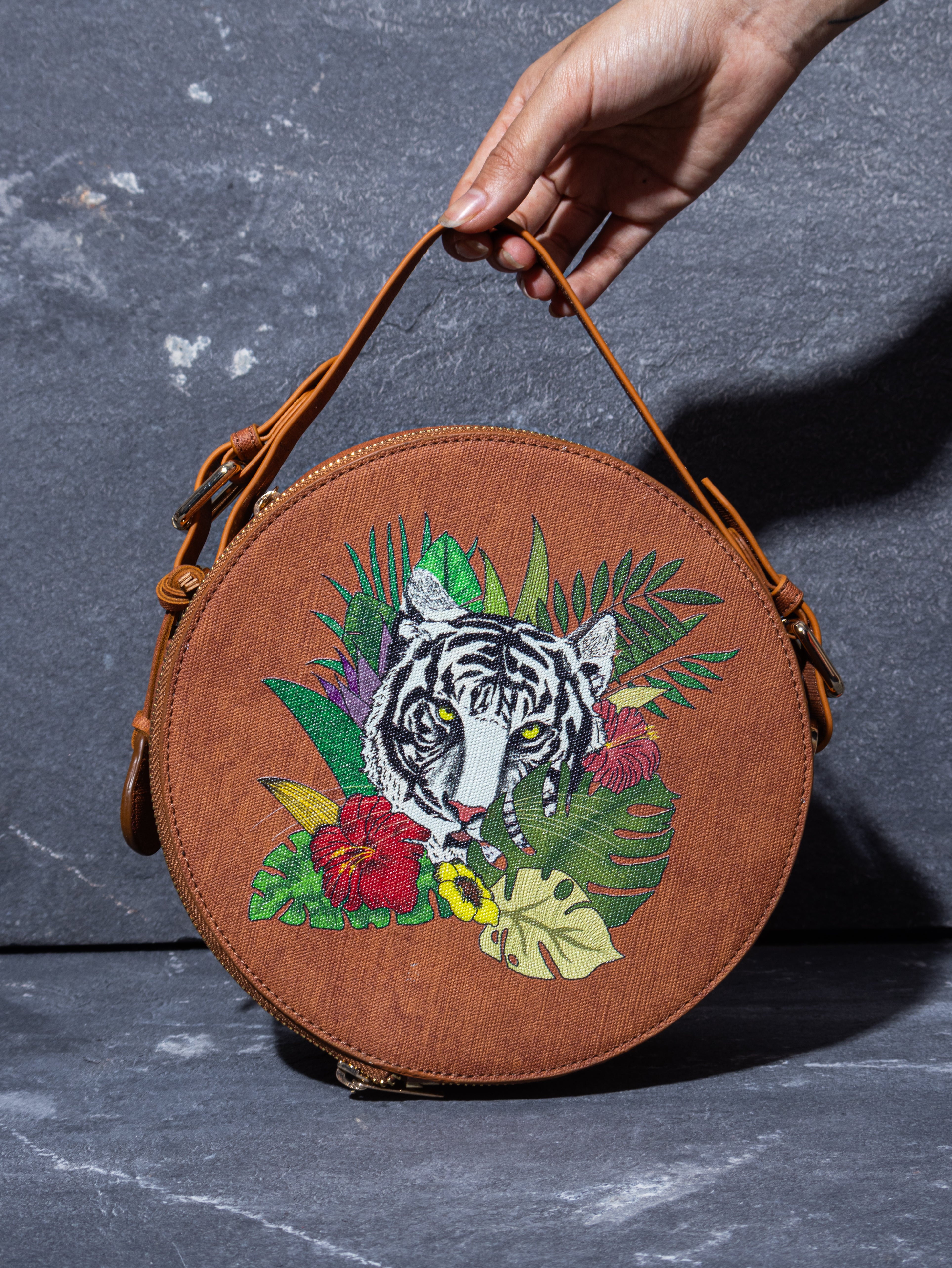 ANIMAL BUNDLE ROUND BAG Tan