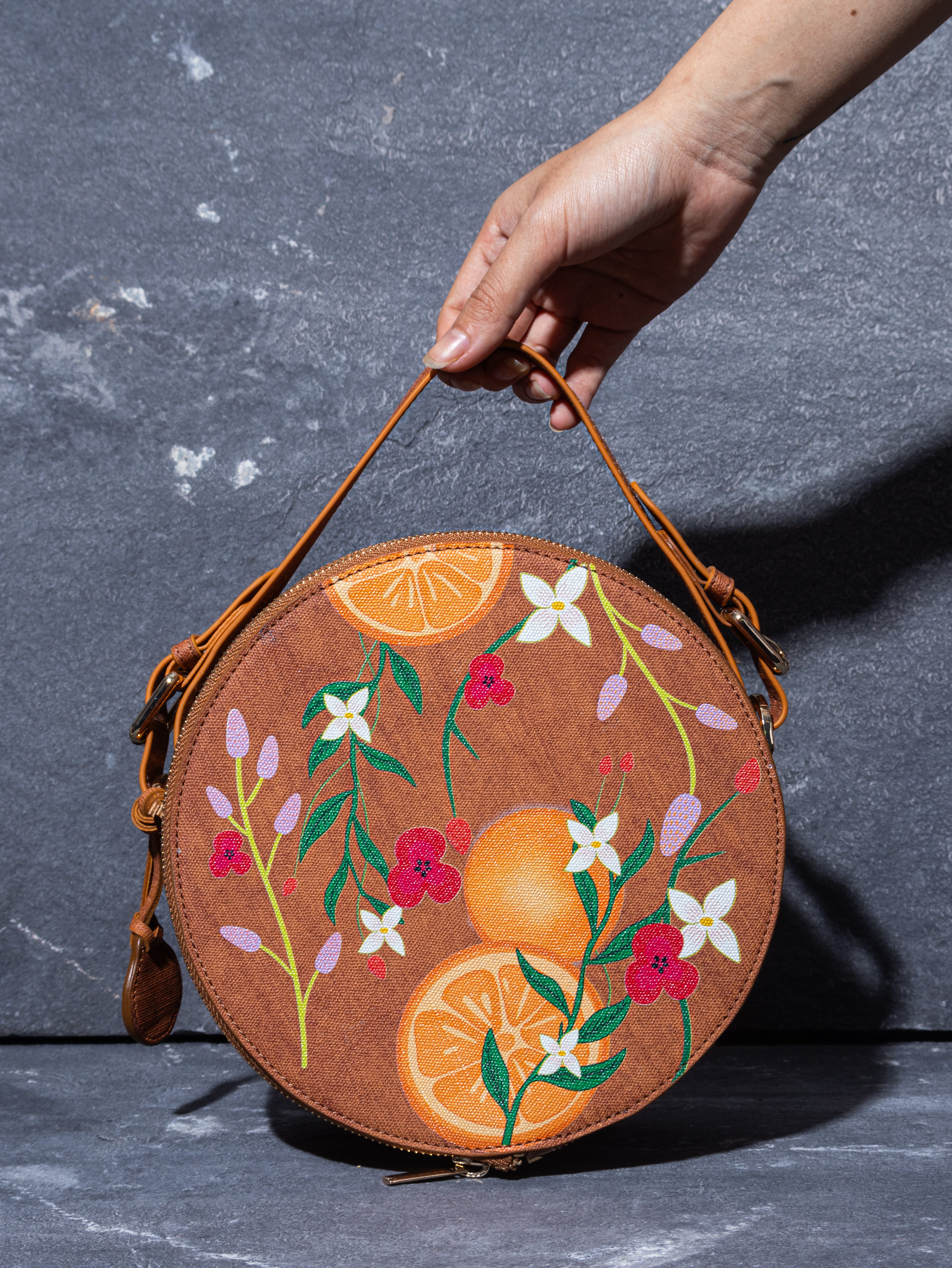 ABSTRACT BUNDLE ROUND BAG Tan