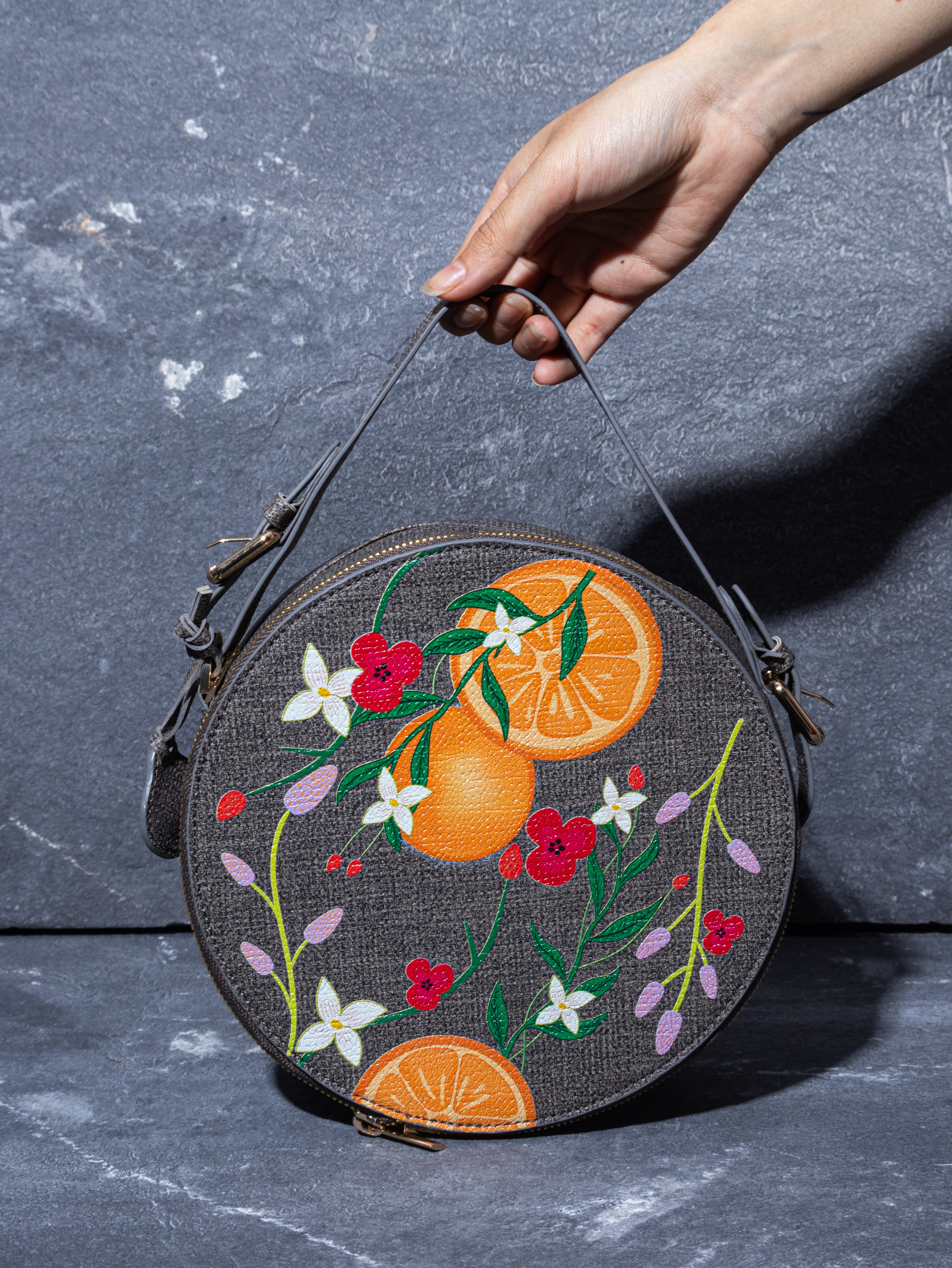 ABSTRACT BUNDLE ROUND BAG Grey
