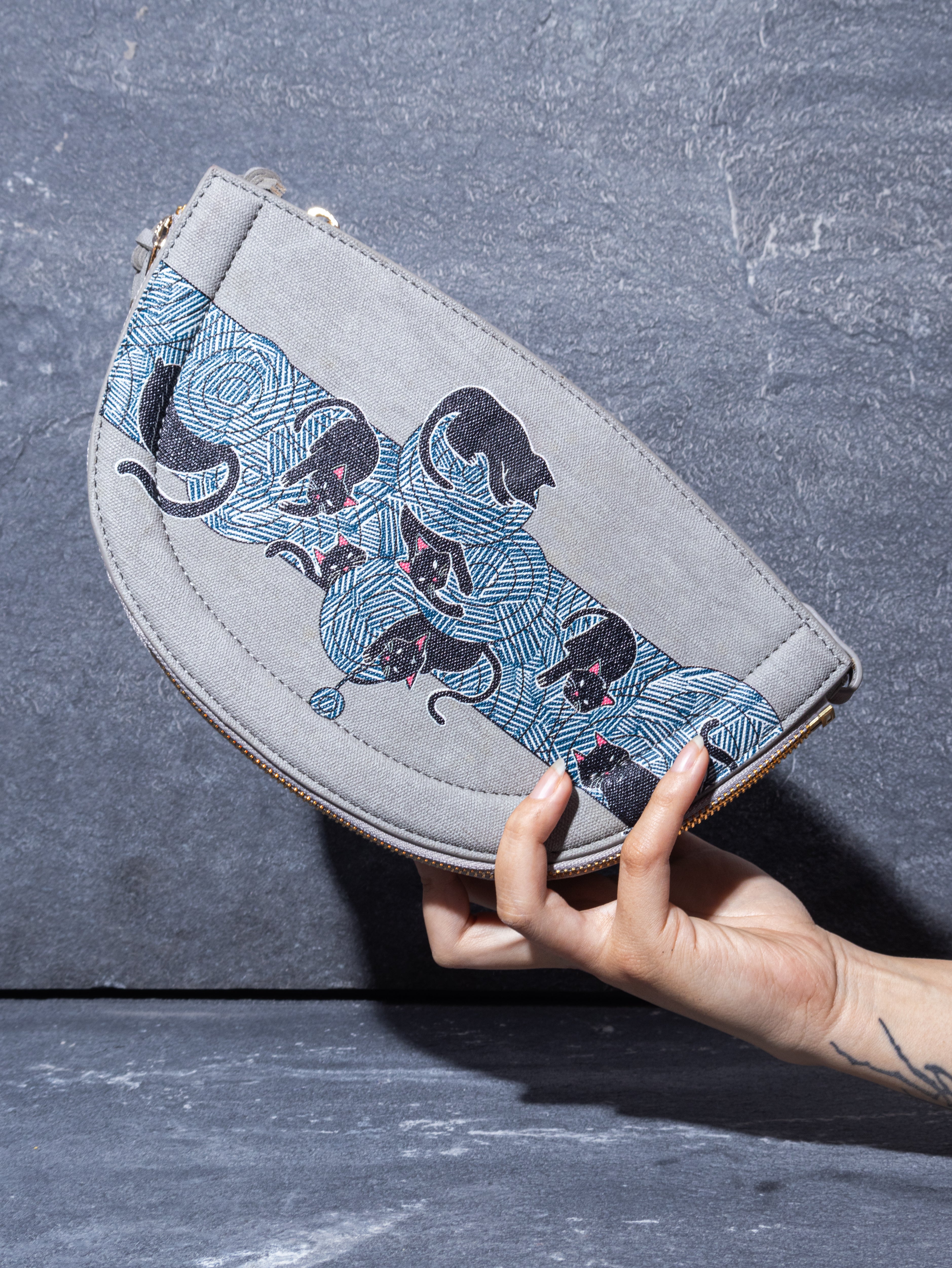 ANIMAL BUNDLE HALF MOON BAG Grey