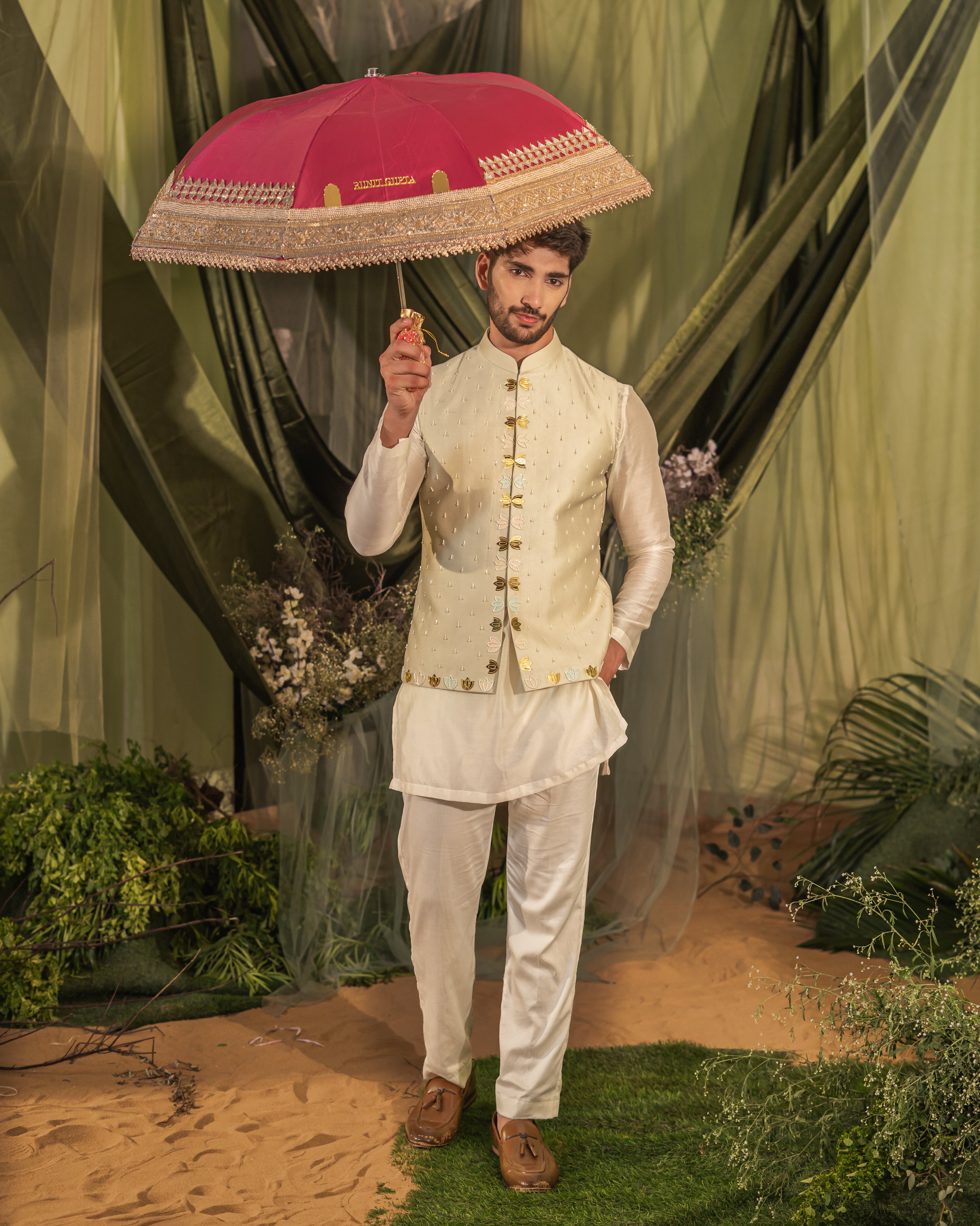 Dusty Ivory Multi Lotus Bundi