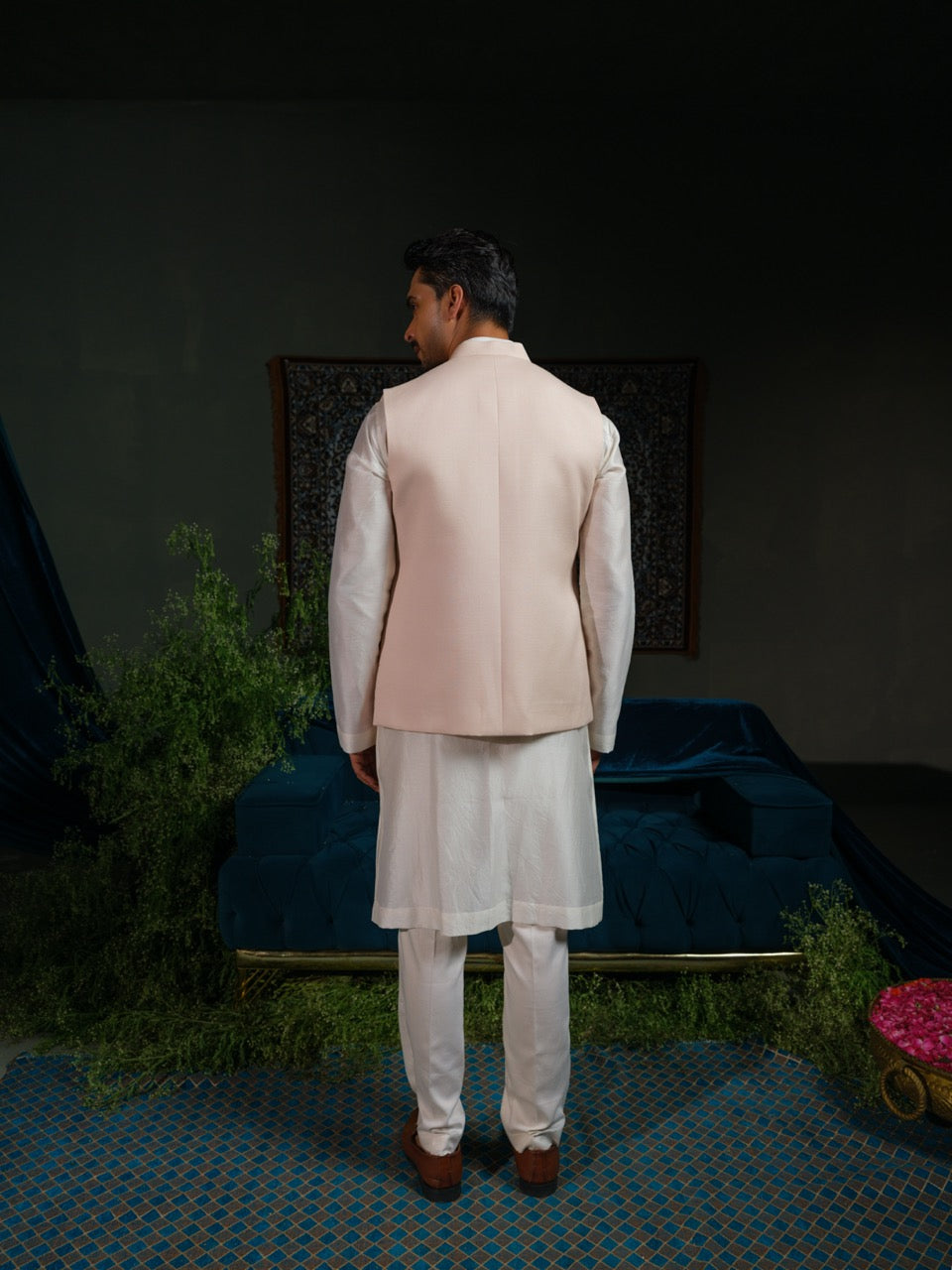 Arch Lapel Rose Bundi Only