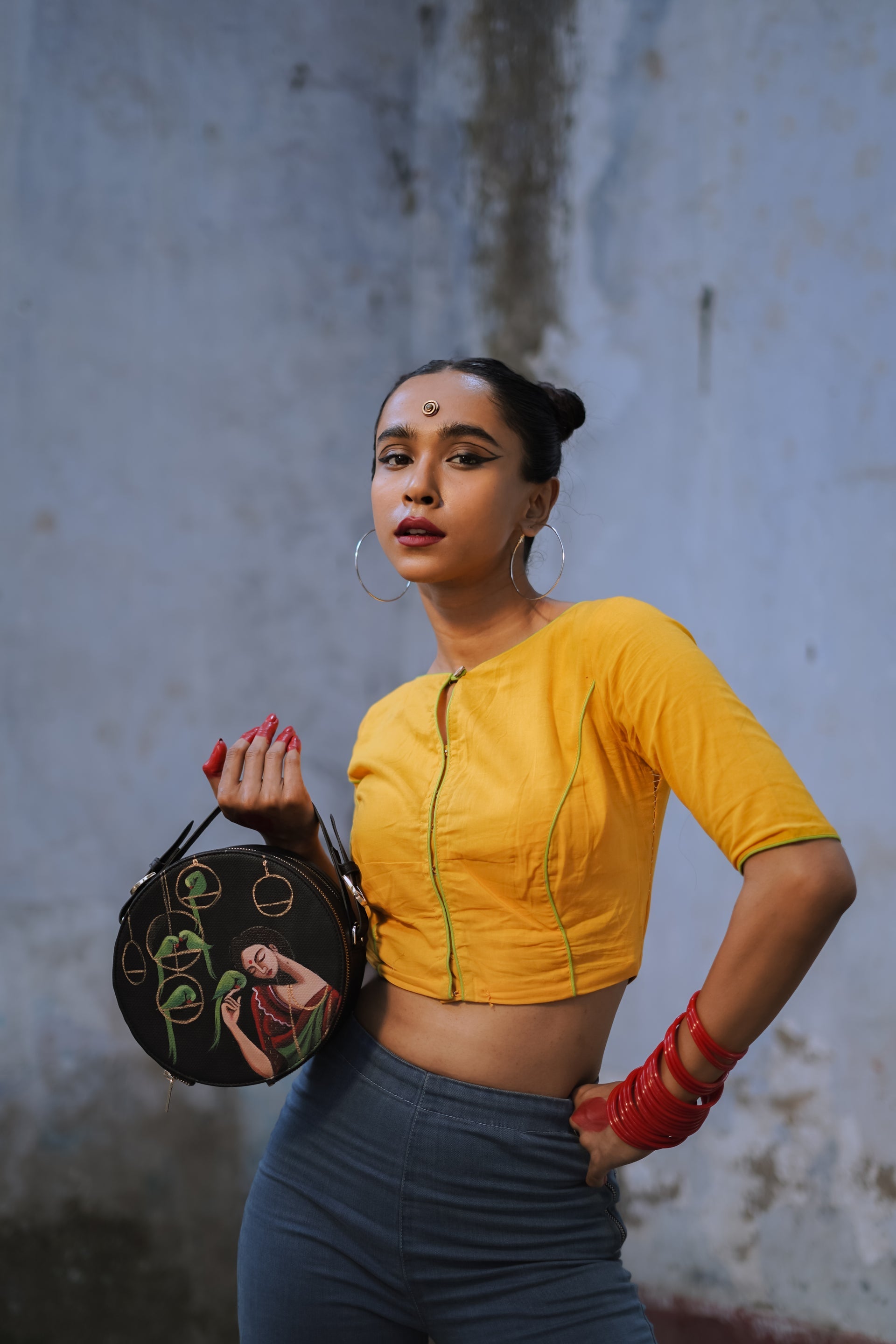 Uran Toli Round Sling Bag