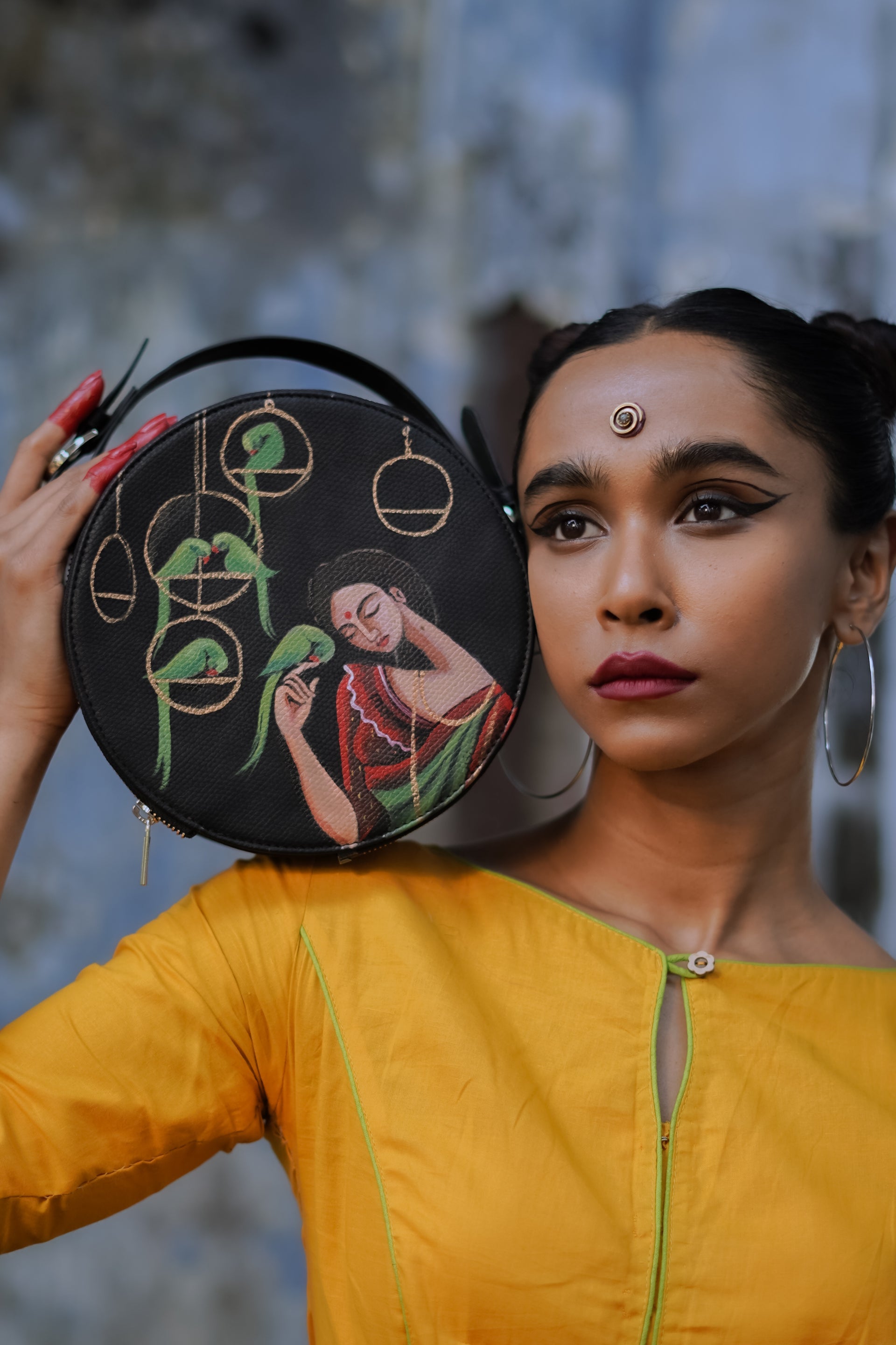 Uran Toli Round Sling Bag
