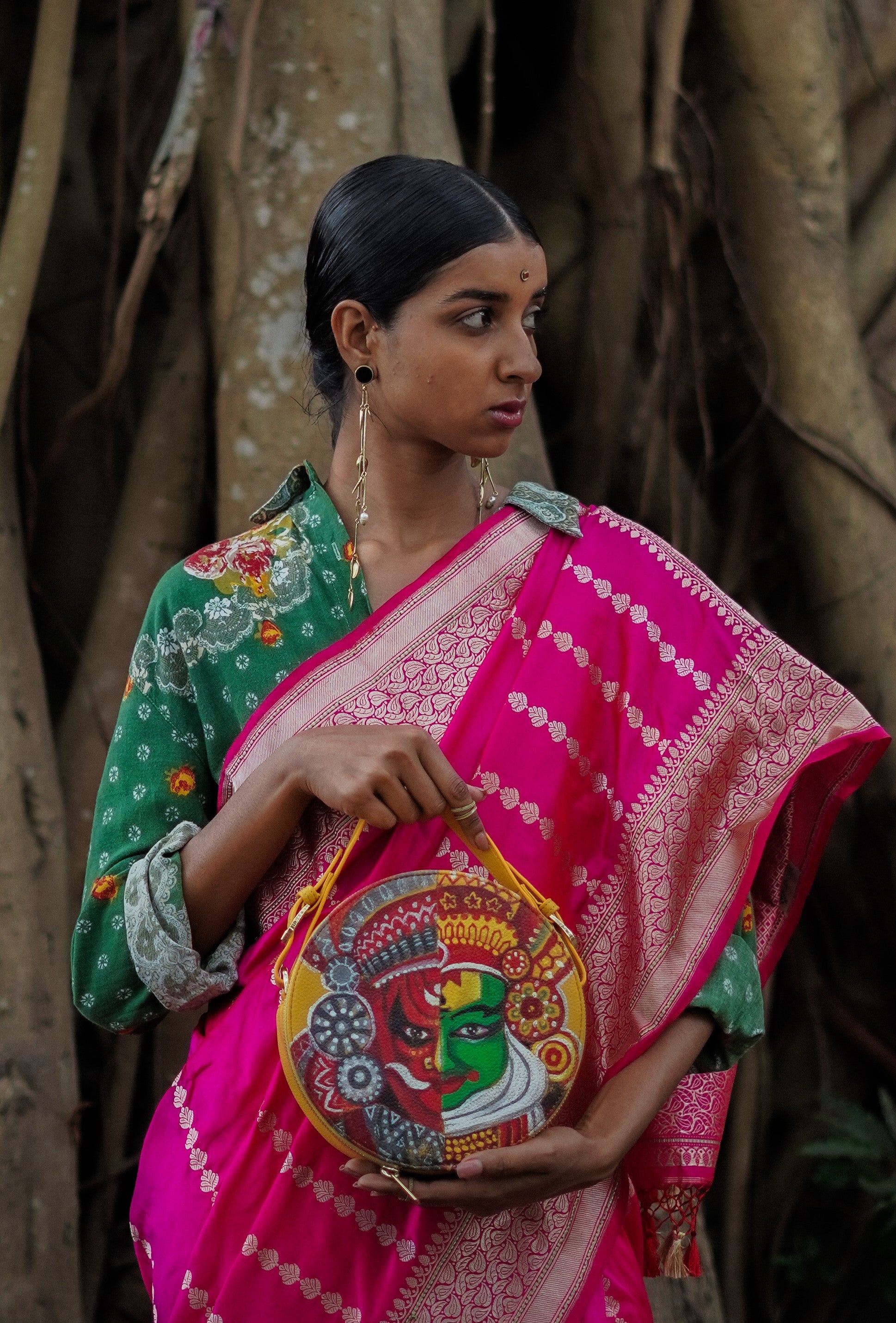 Nakaab Round Sling Bag
