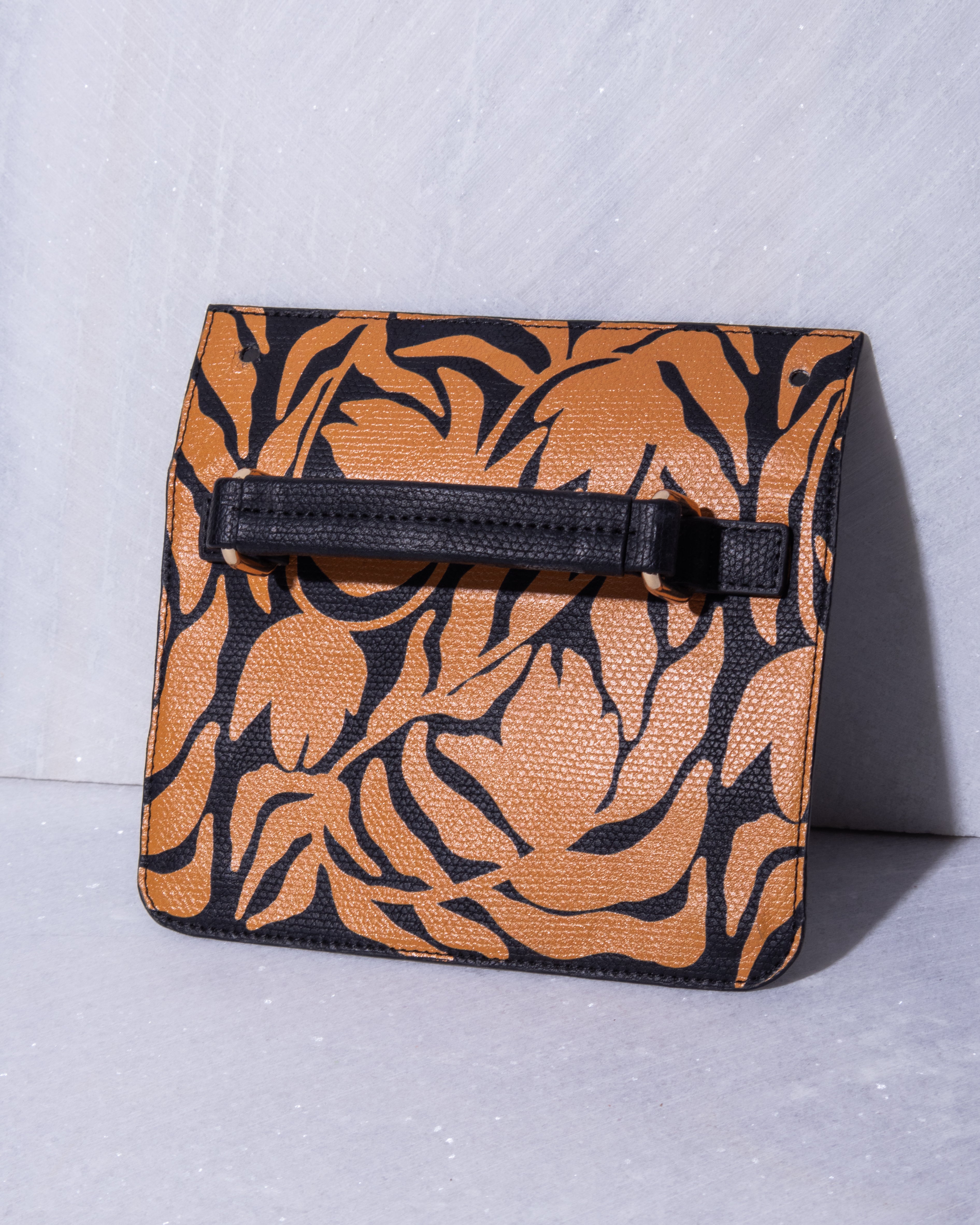 ABSTRACT BUNDLE BOX BAG Black