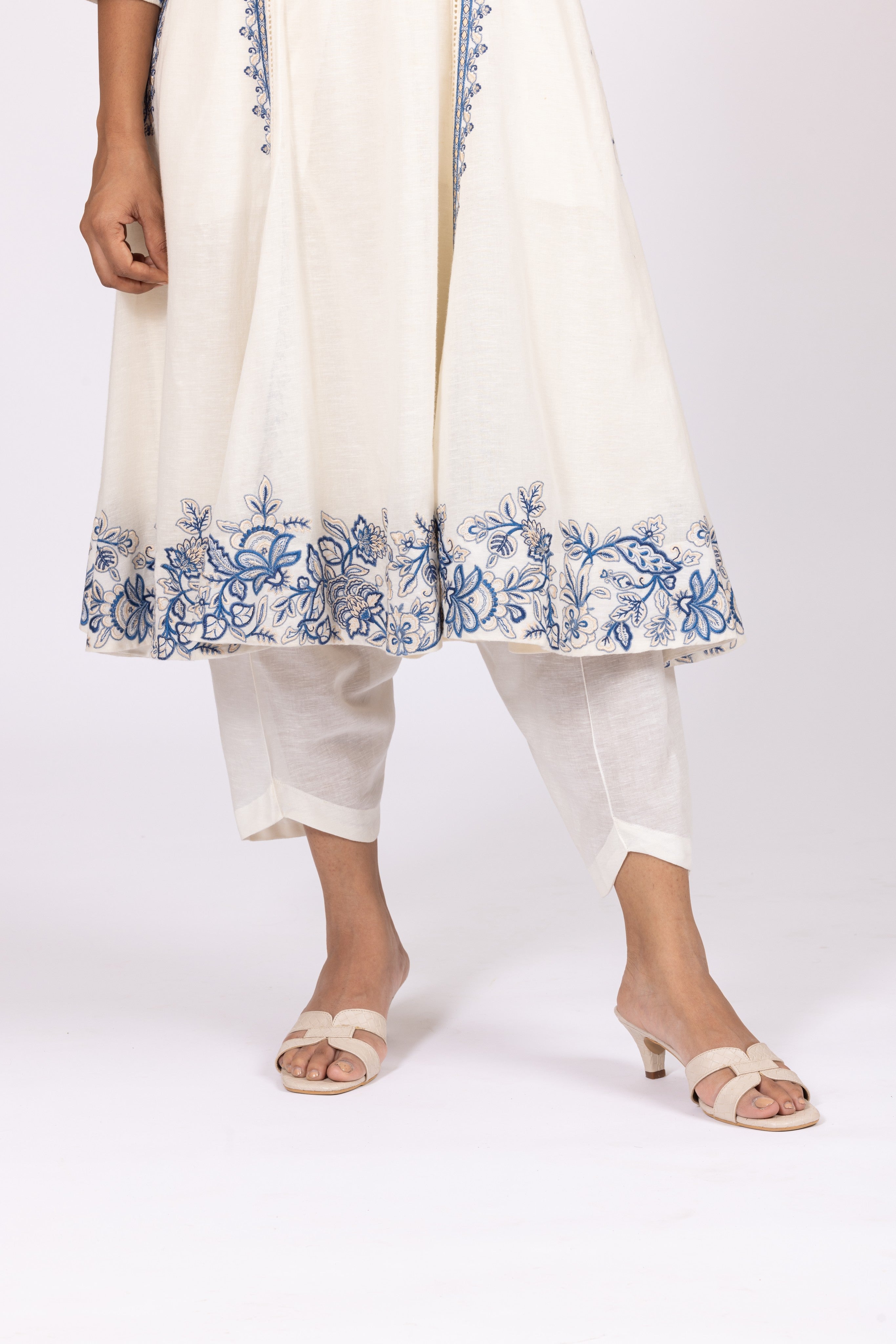 Crafted Nargis Linen Kurta Set with Striped Chiffon Dupatta